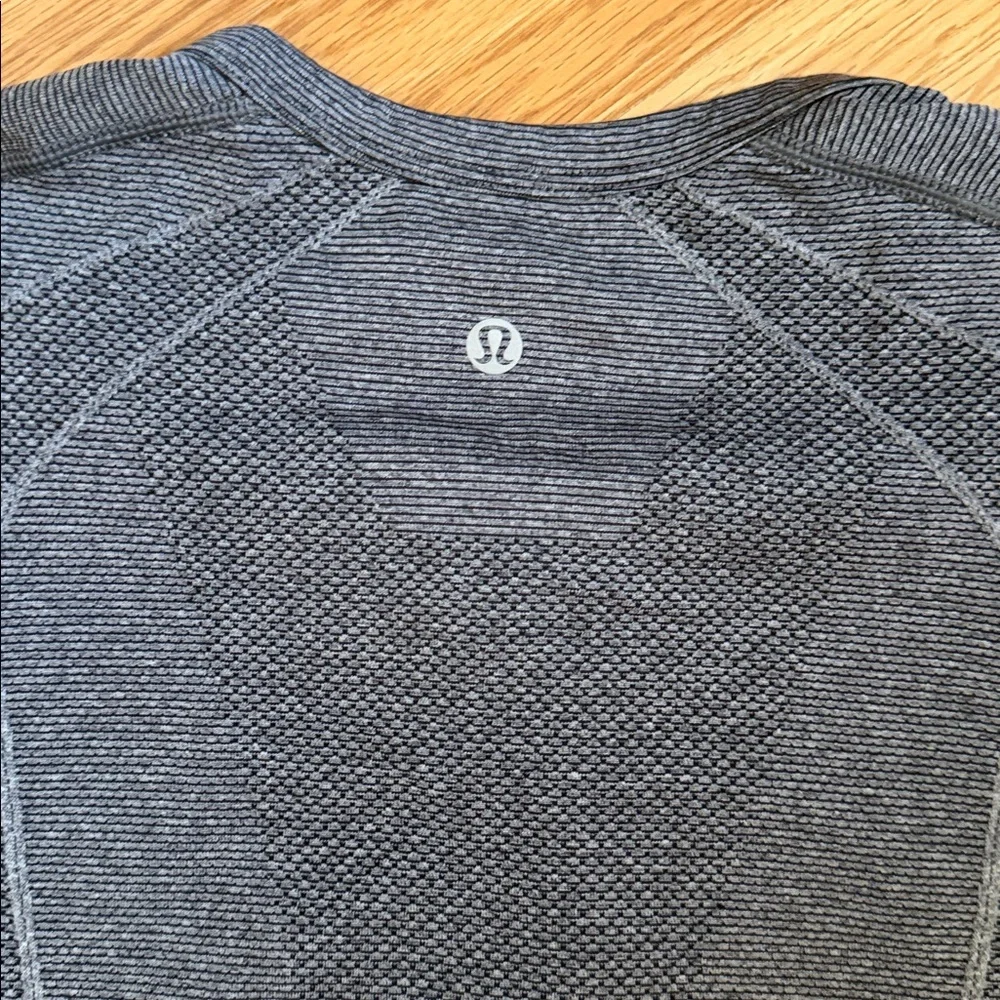 Men's Lululemon Techloom Short Sleeve Henley Shirt - Gray - Picture 6 of 8